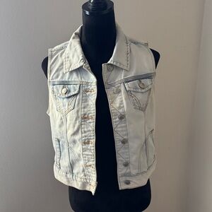 Fiore Stylish chic Light Denim Jean Vest pockets button up sz M‎